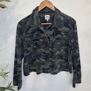 John + Jenn Women’s Camo Utility Jacket – Size Small Petite – Green Button Front